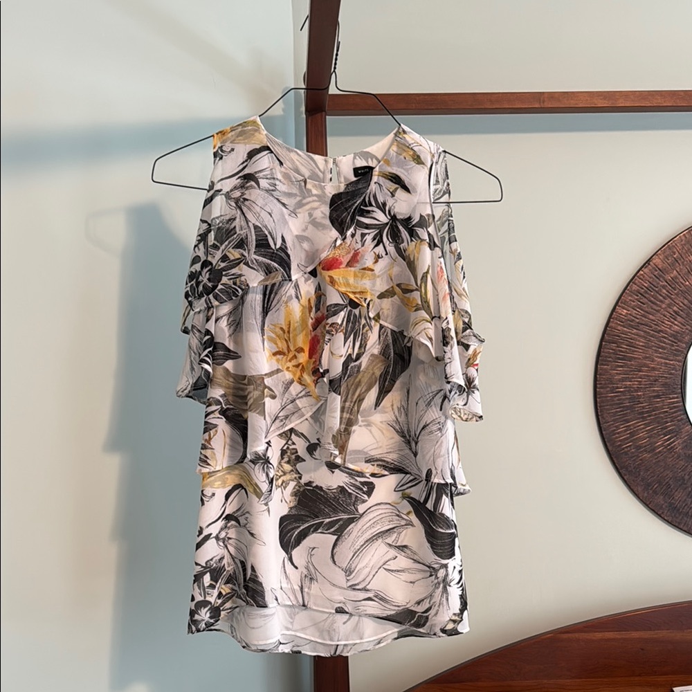 WHITE HOUSE BLACK MARKET Layered Flowing Sleeveless Top Intricate Floral Motif